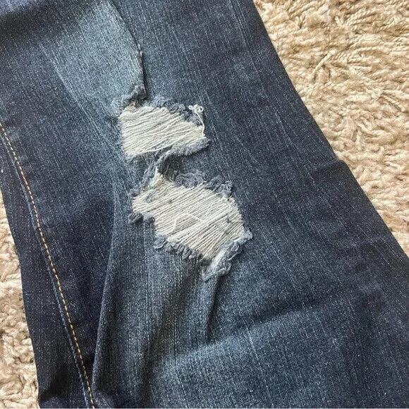 No Boundaries Junior's High Rise Cropped Flare Wash Blue Distressed Size 13 - Picture 6 of 9